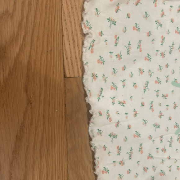 White top, flowers, and blue butterfly - Picture 3 of 4